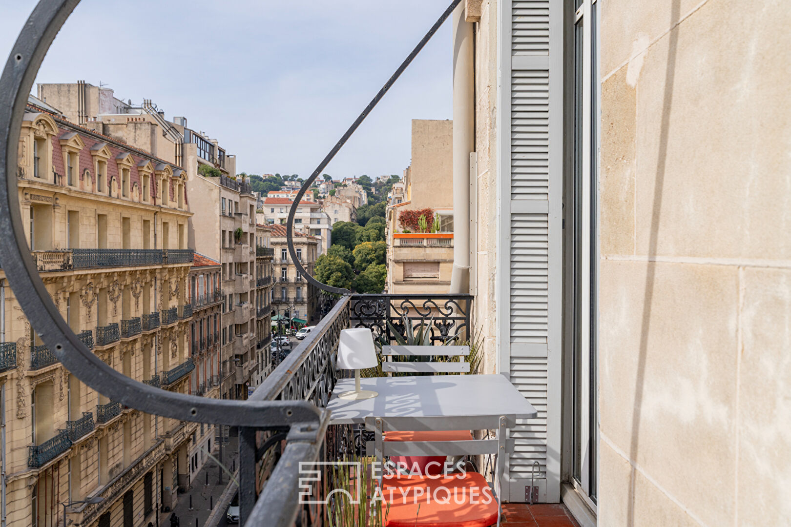 Loft by architect André Stern – 260 sqm of light at the top of a Haussmannian building