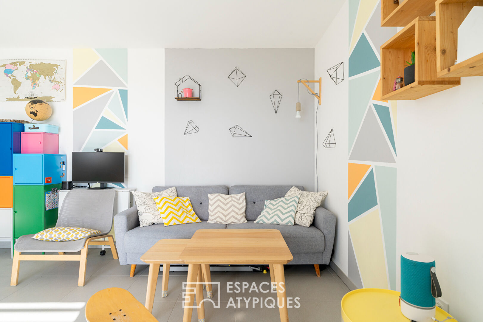 Apartment with terrace facing the sea