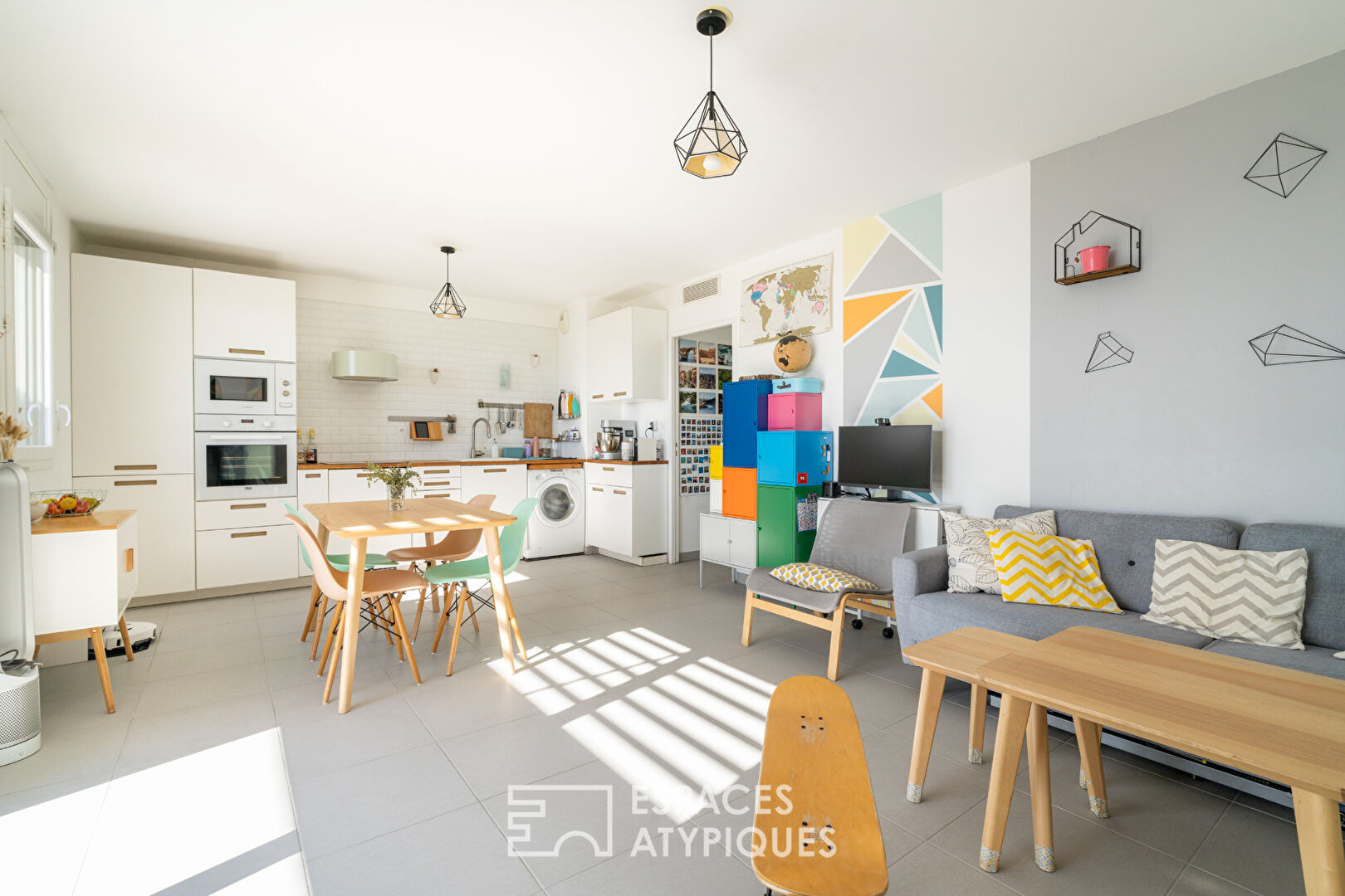 Apartment with terrace facing the sea