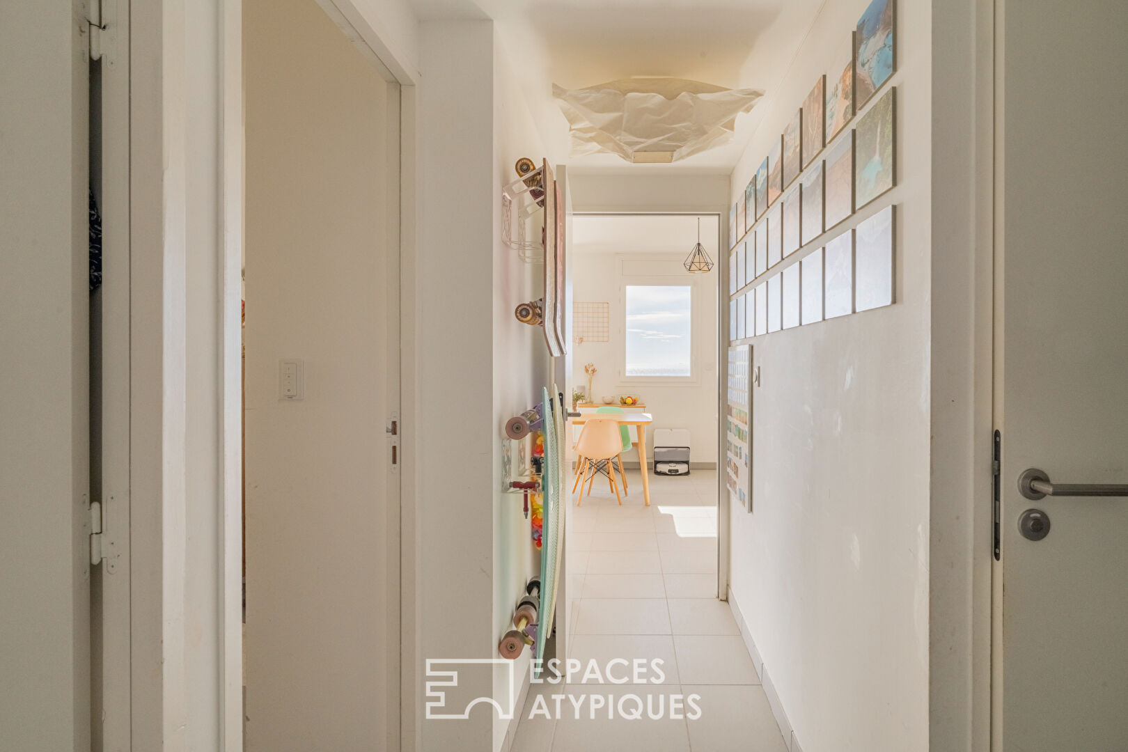 Apartment with terrace facing the sea