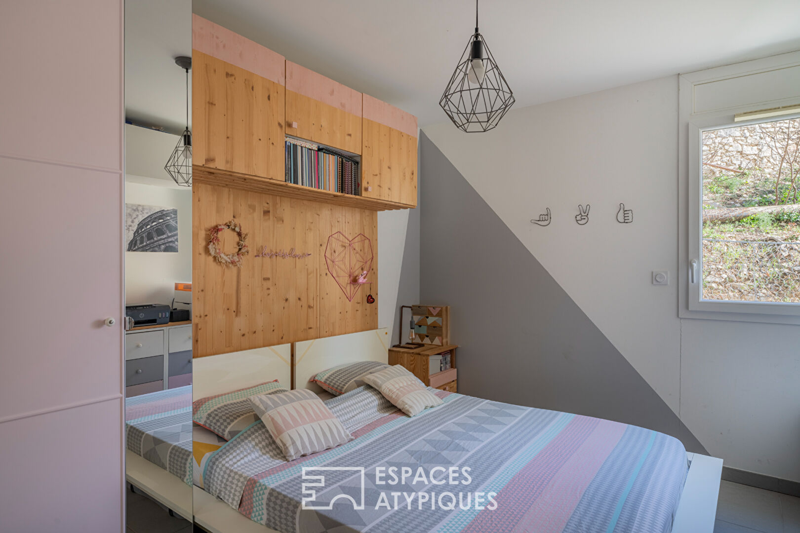 Apartment with terrace facing the sea