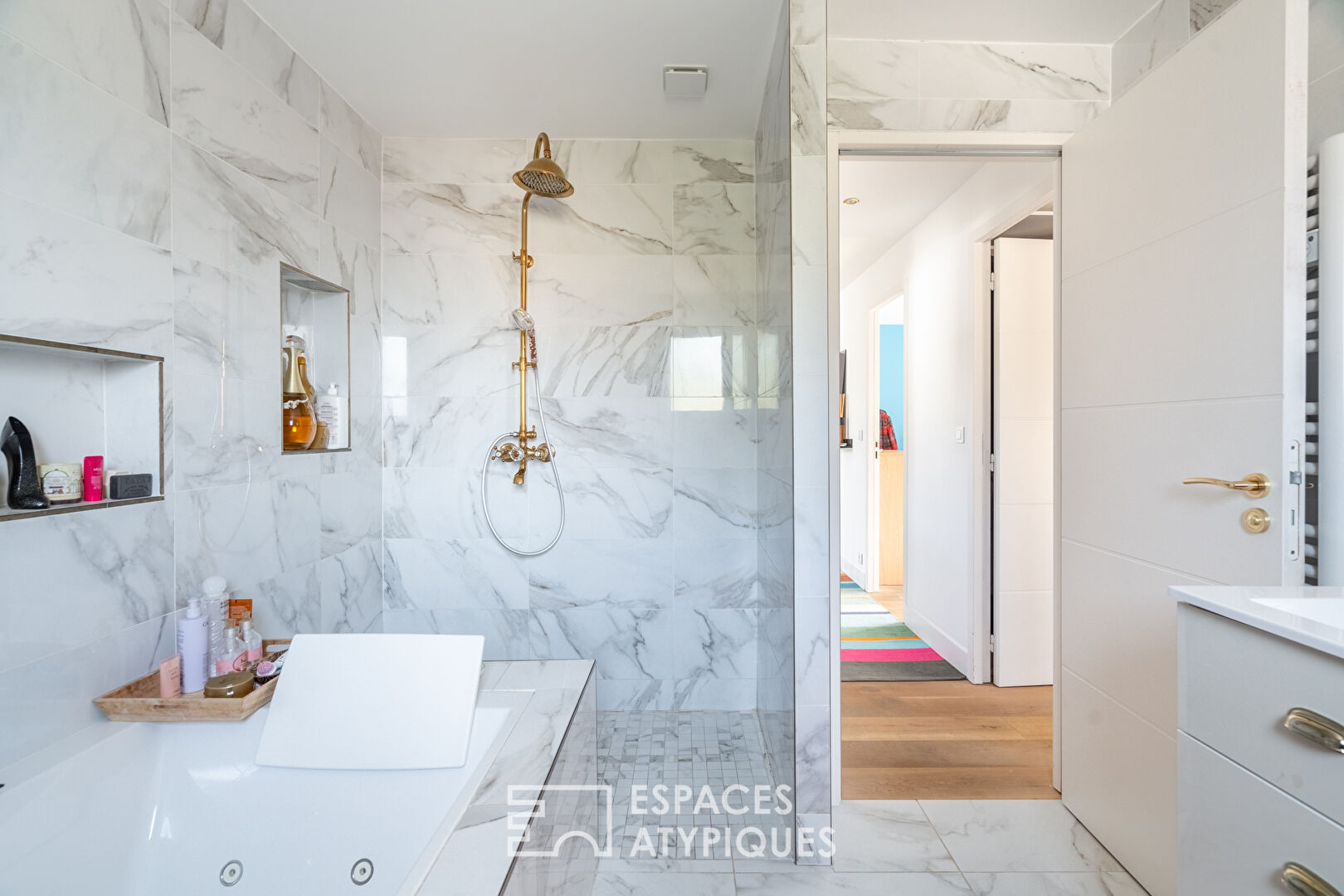 Maison contemporaine avec piscine