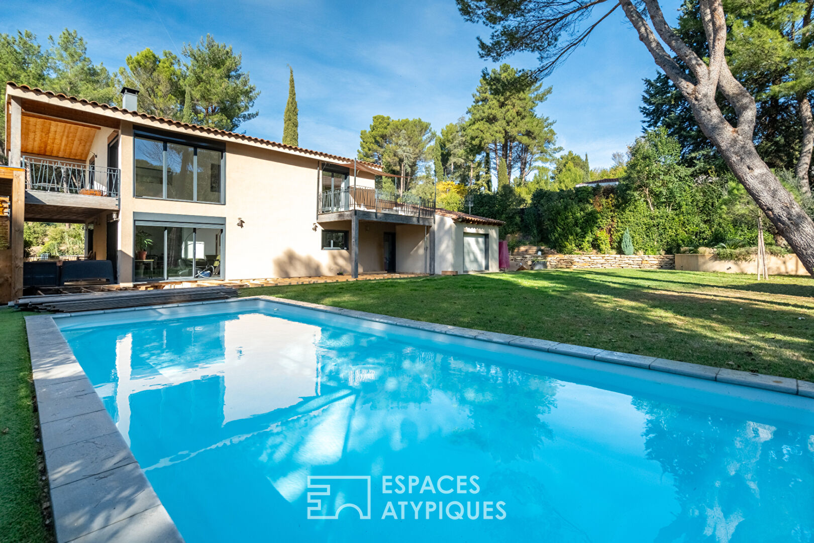 Maison contemporaine avec jardin