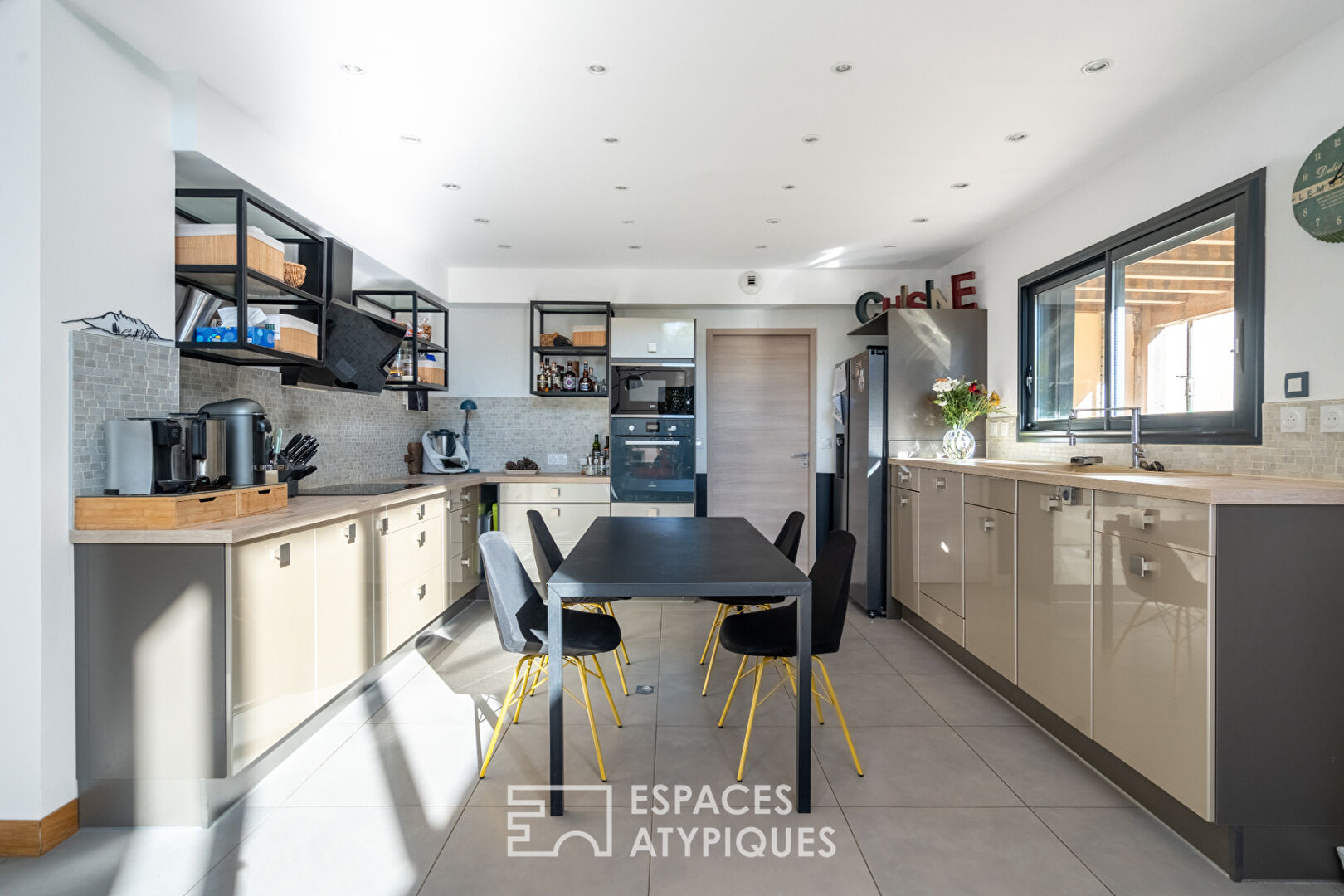 Maison contemporaine avec jardin