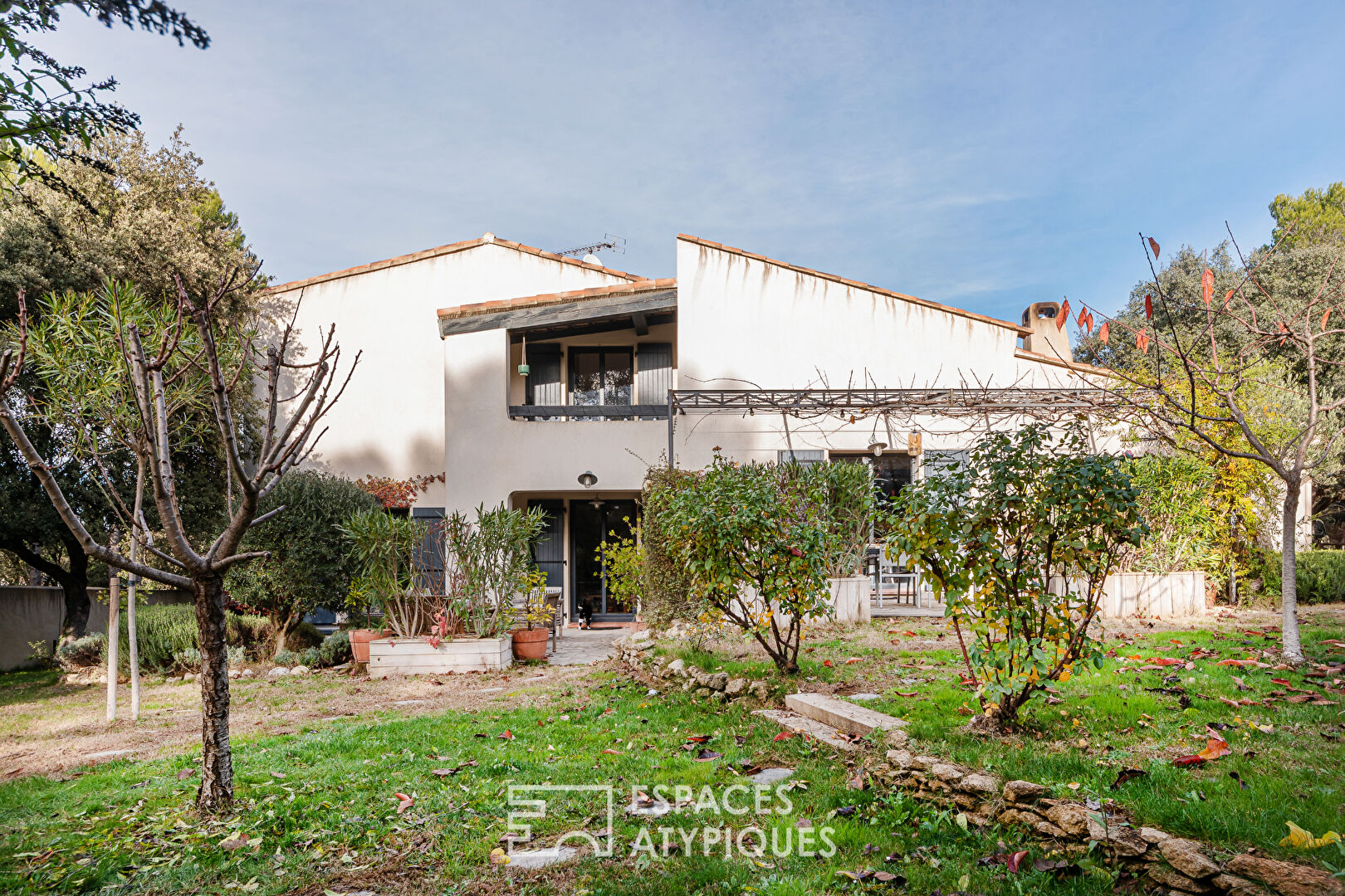 Propriété de charme dans un environnement boisé avec piscine et maison d’hôtes