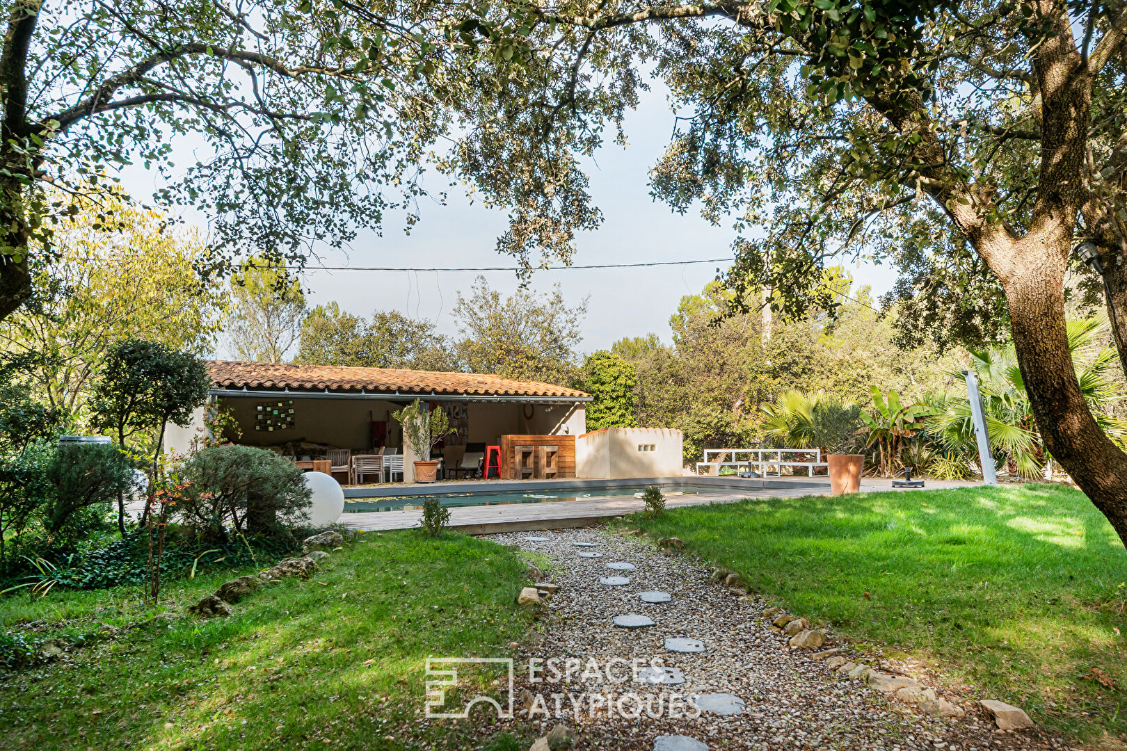 Propriété de charme dans un environnement boisé avec piscine et maison d’hôtes