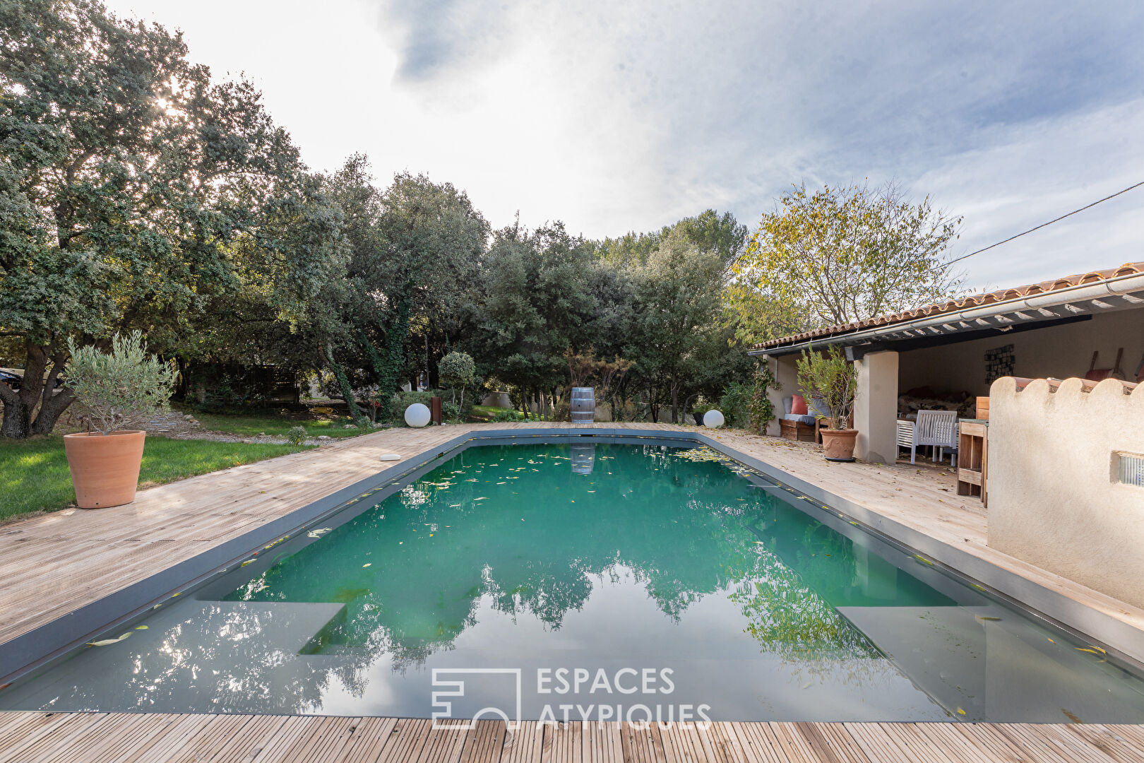 Propriété de charme dans un environnement boisé avec piscine et maison d’hôtes