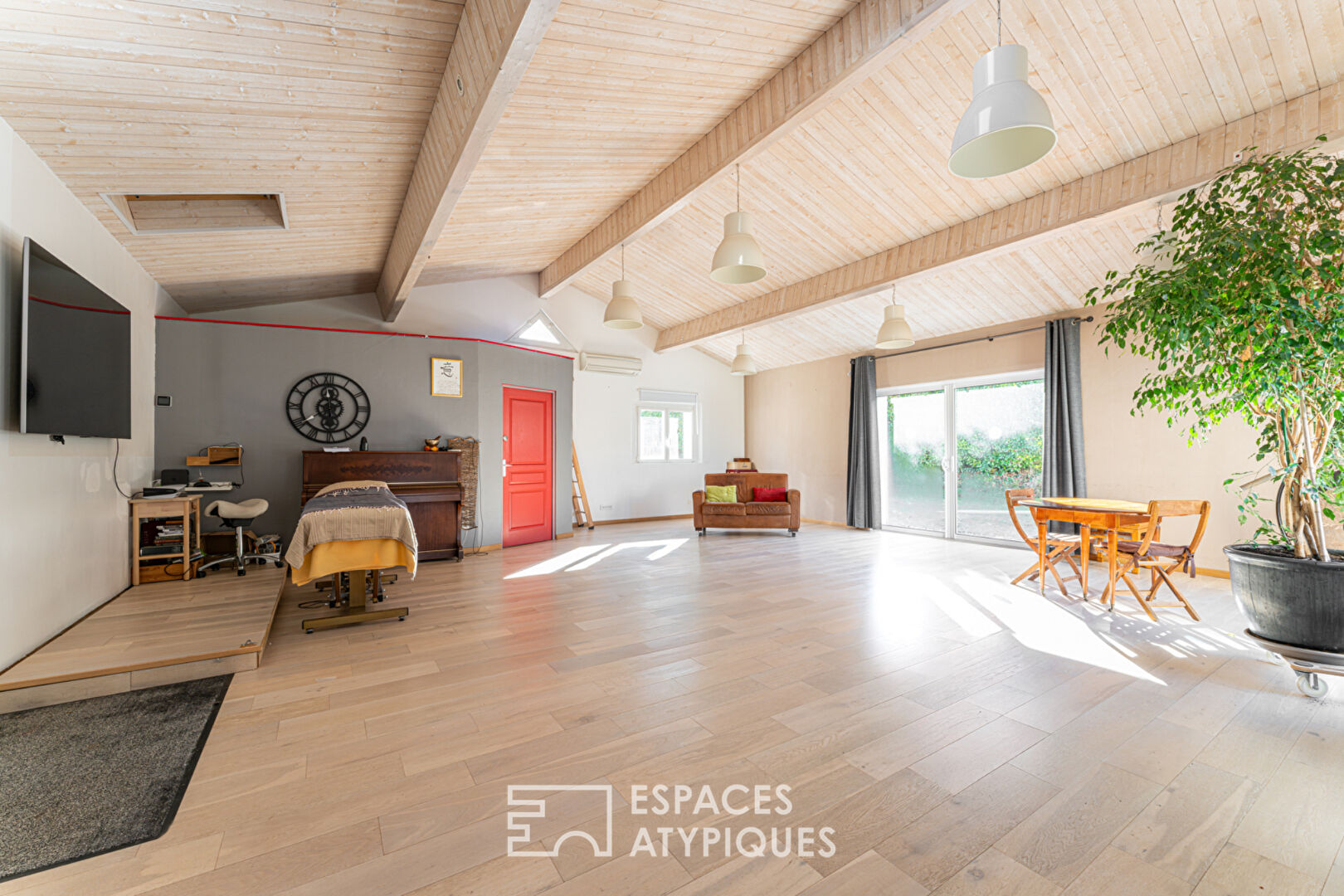 Mas provençal contemporain éco-responsable avec piscine