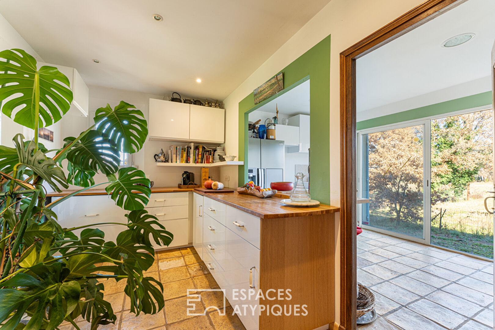 Mas provençal contemporain éco-responsable avec piscine