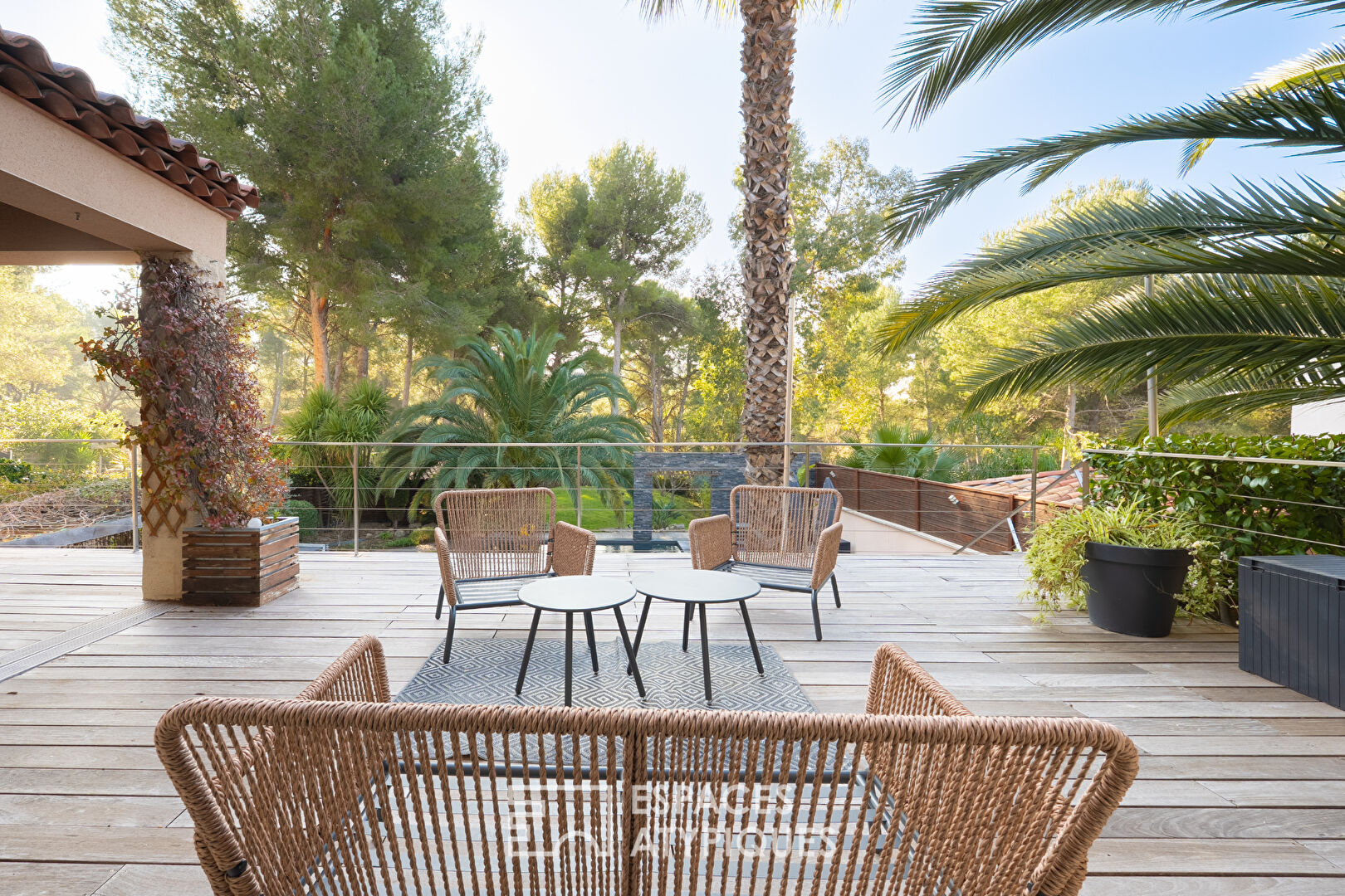 Villa contemporaine au cœur d&rsquo;un écrin de verdure et de sérénité