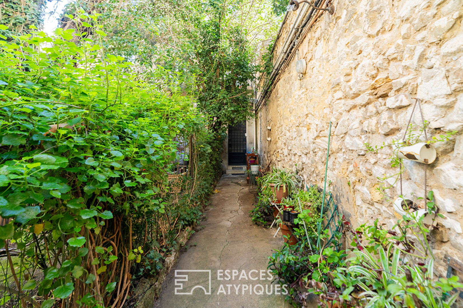 Appartement 4 pièces avec accès toit-terrasse en fond de cour