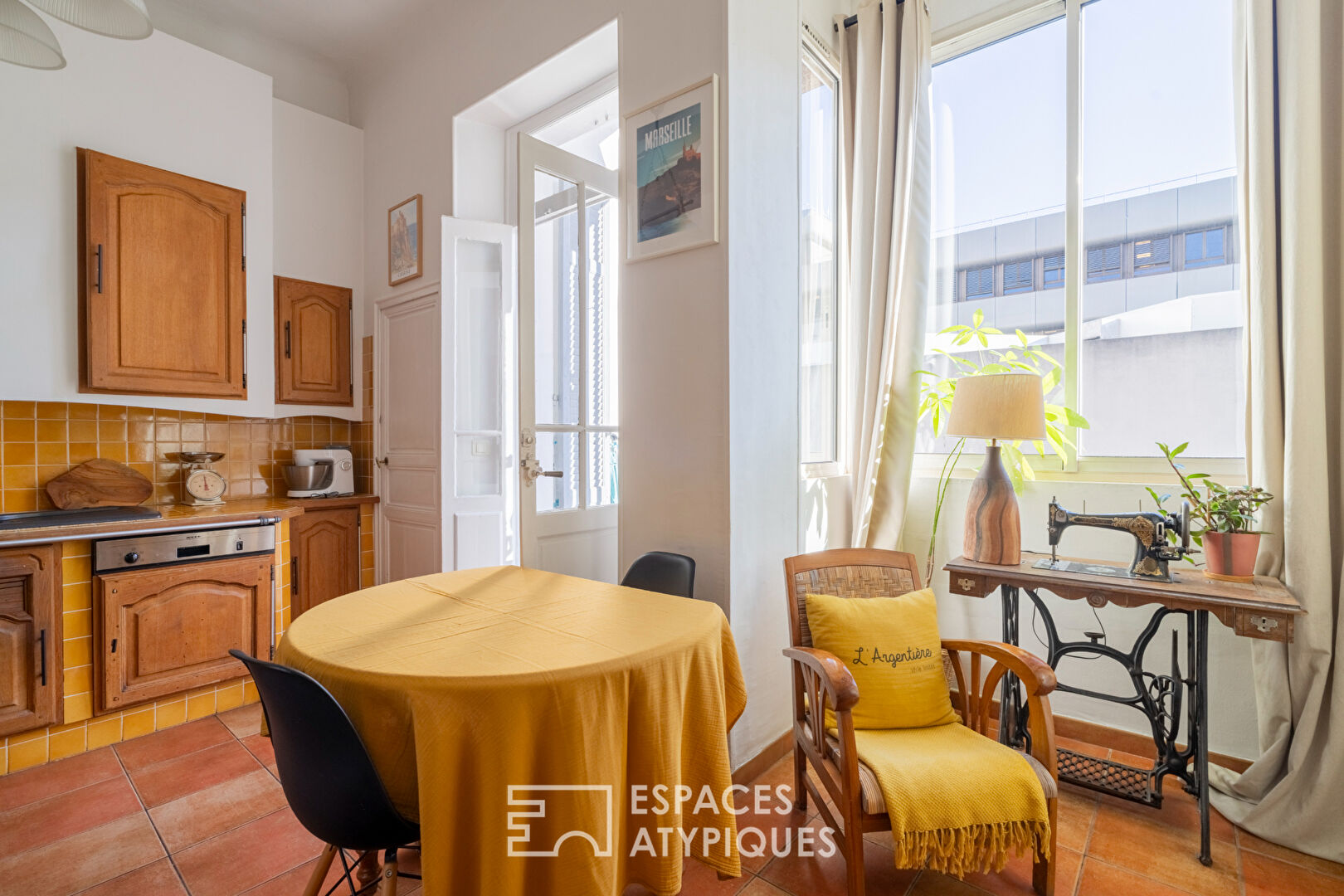 Appartement 4 pièces avec accès toit-terrasse en fond de cour