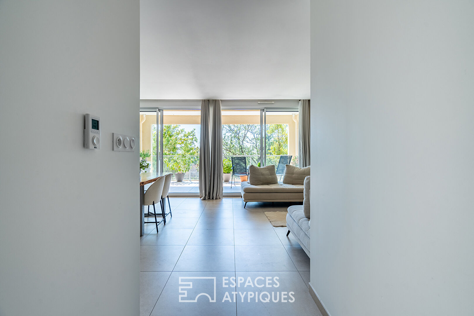 Appartement  contemporain avec vue  extérieur au calme