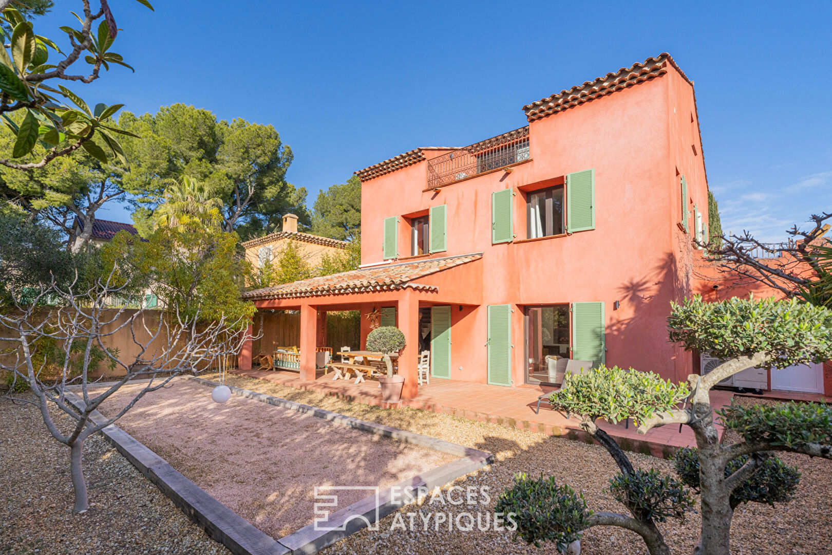 Maison d&rsquo;architecte rénovée avec échappée mer