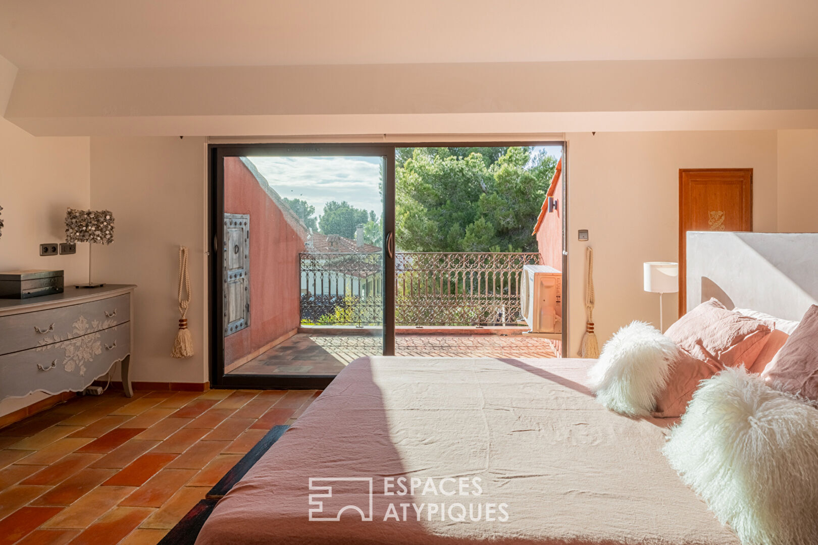 Maison d&rsquo;architecte rénovée avec échappée mer