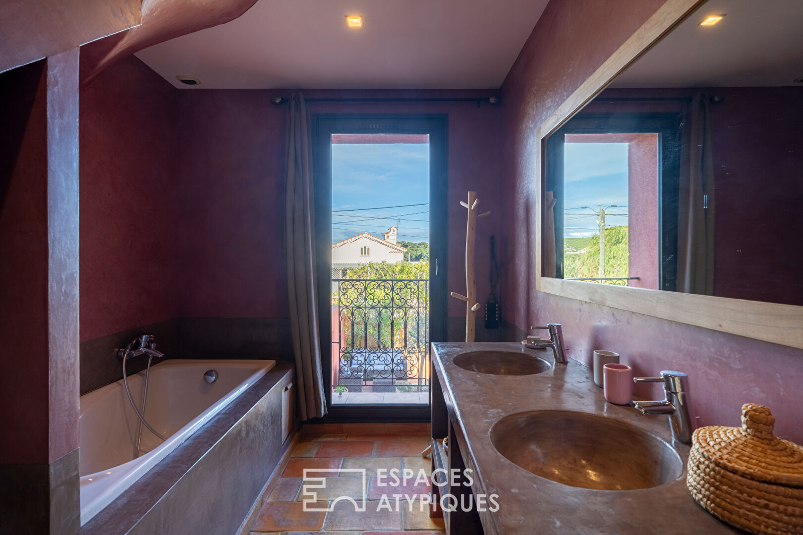 Maison d&rsquo;architecte rénovée avec échappée mer