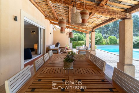 Bastide provençale avec terrain et piscine