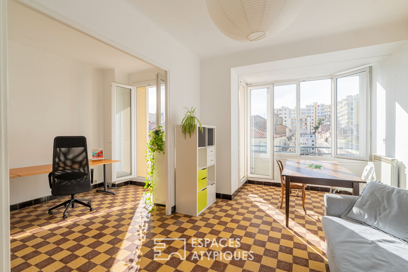 Appartement en étage élevé avec extérieur
