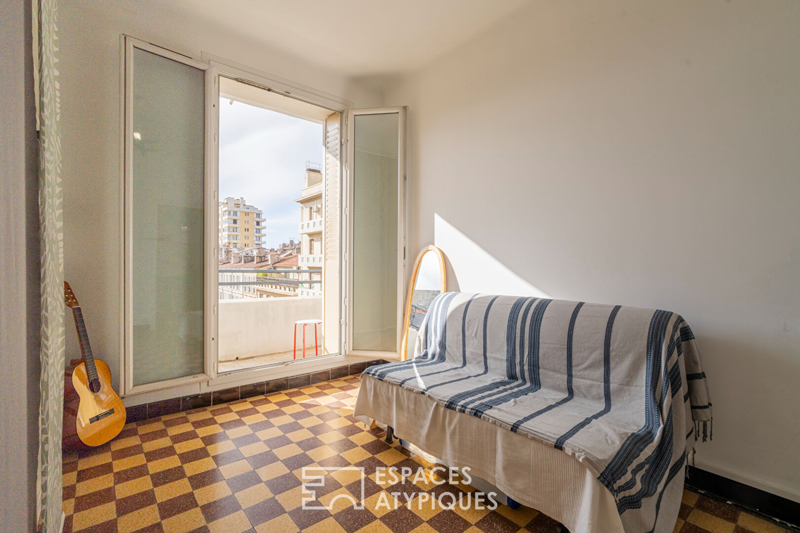 Appartement en étage élevé avec extérieur