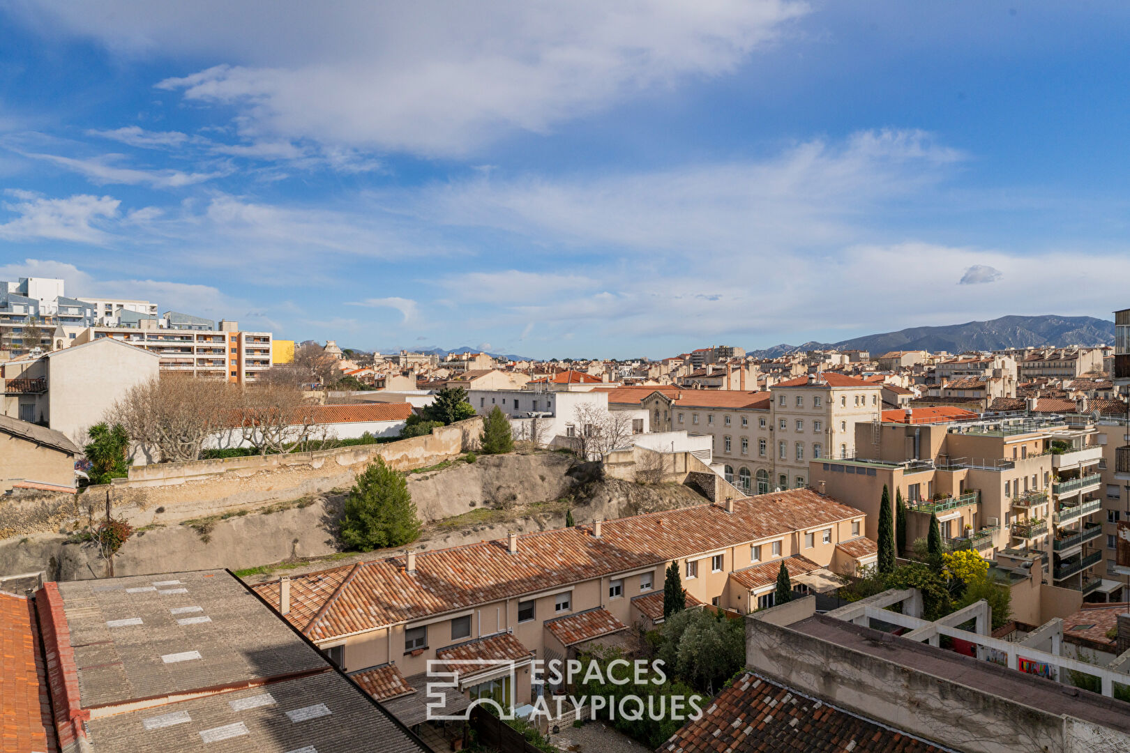 Appartement en étage élevé avec extérieur