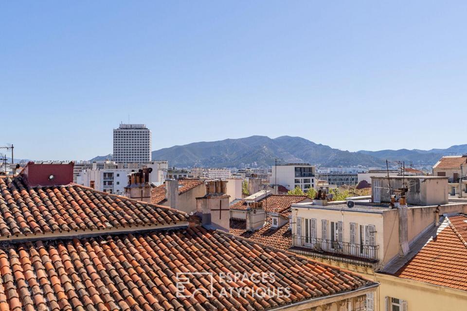 Signature contemporaine dans immeuble de caractère  Quartier des Antiquaires