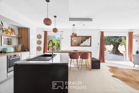 Villa méditerranéenne avec piscine et jardin paysager