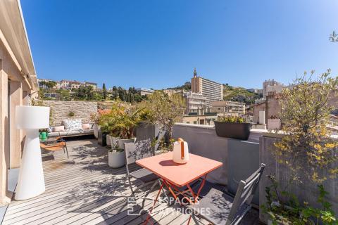 Dernier étage – Marseille 7ème – Vue Mer et Notre Dame de la Garde