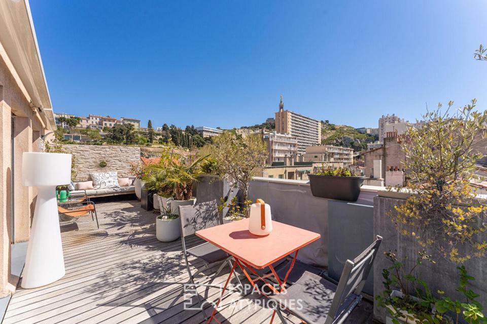Dernier étage - Marseille 7ème - Vue Mer et Notre Dame de la Garde