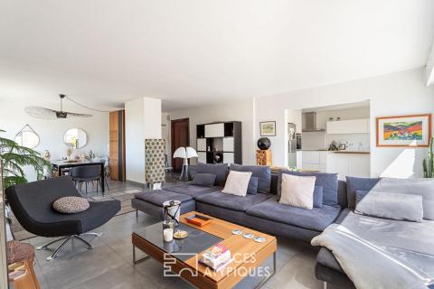 Dernier étage – Marseille 7ème – Vue Mer et Notre Dame de la Garde