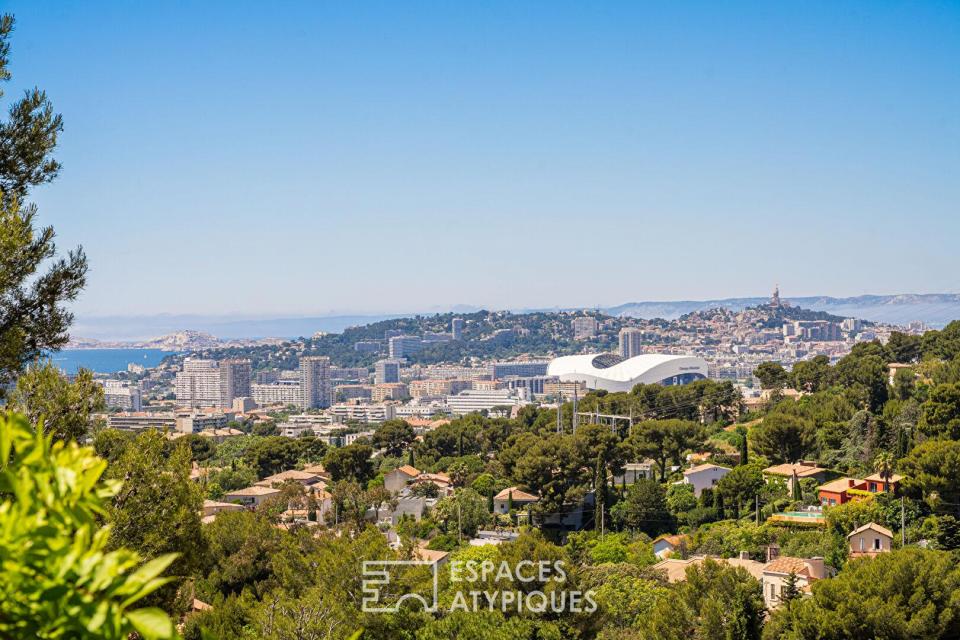 Maison Provençale avec jardins en restanques et vue dégagée. La Panouse