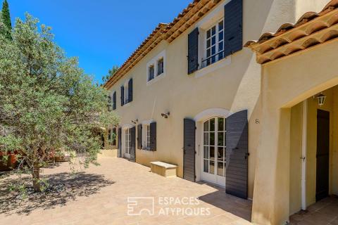 Elégante Bastide avec piscine et dépendance à Pélissanne