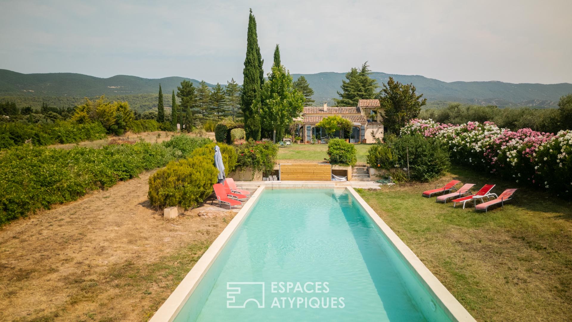 Bastide provençale au pied  du Luberon