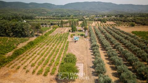 Bastide provençale au pied  du Luberon