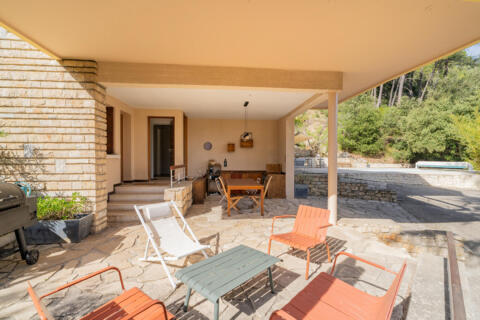 Villa moderniste au coeur de la Provence