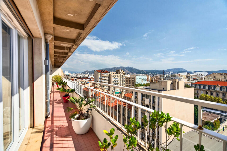 Dernier étage avec terrasse plein sud au coeur du Carré d'Or, Marseille 8e