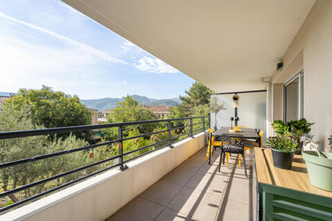 Appartement avec terrasse – Château de La Buzine