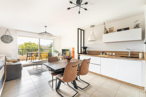 Appartement avec terrasse – Château de La Buzine