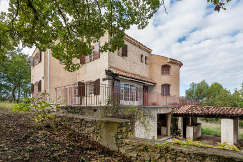 Belvédère de caractère sur la Provence à réinventer