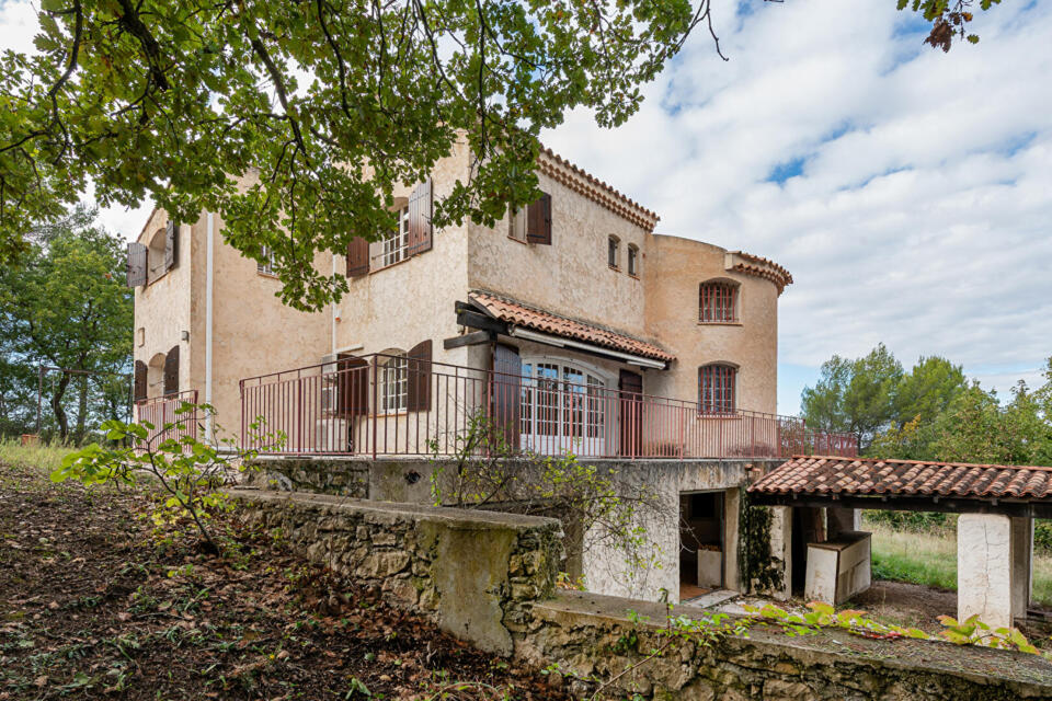 Belvédère de caractère sur la Provence à réinventer