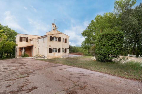 Belvédère de caractère sur la Provence à réinventer