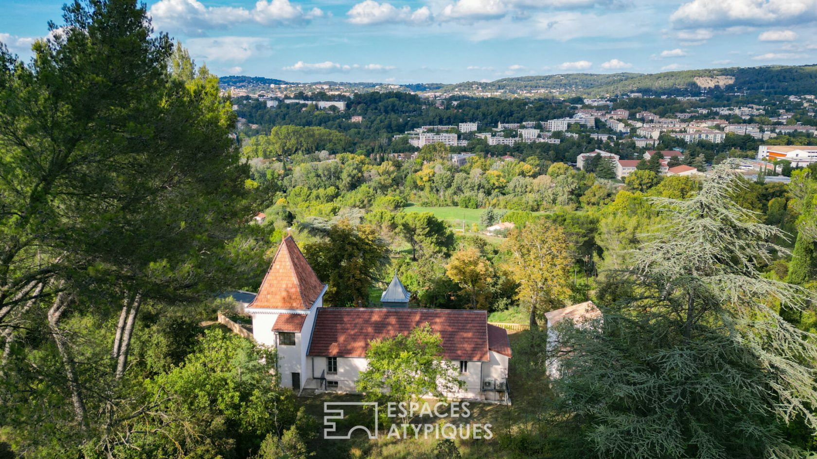Pavillon de charme début XXe  avec dépendance, quartier Montaiguet