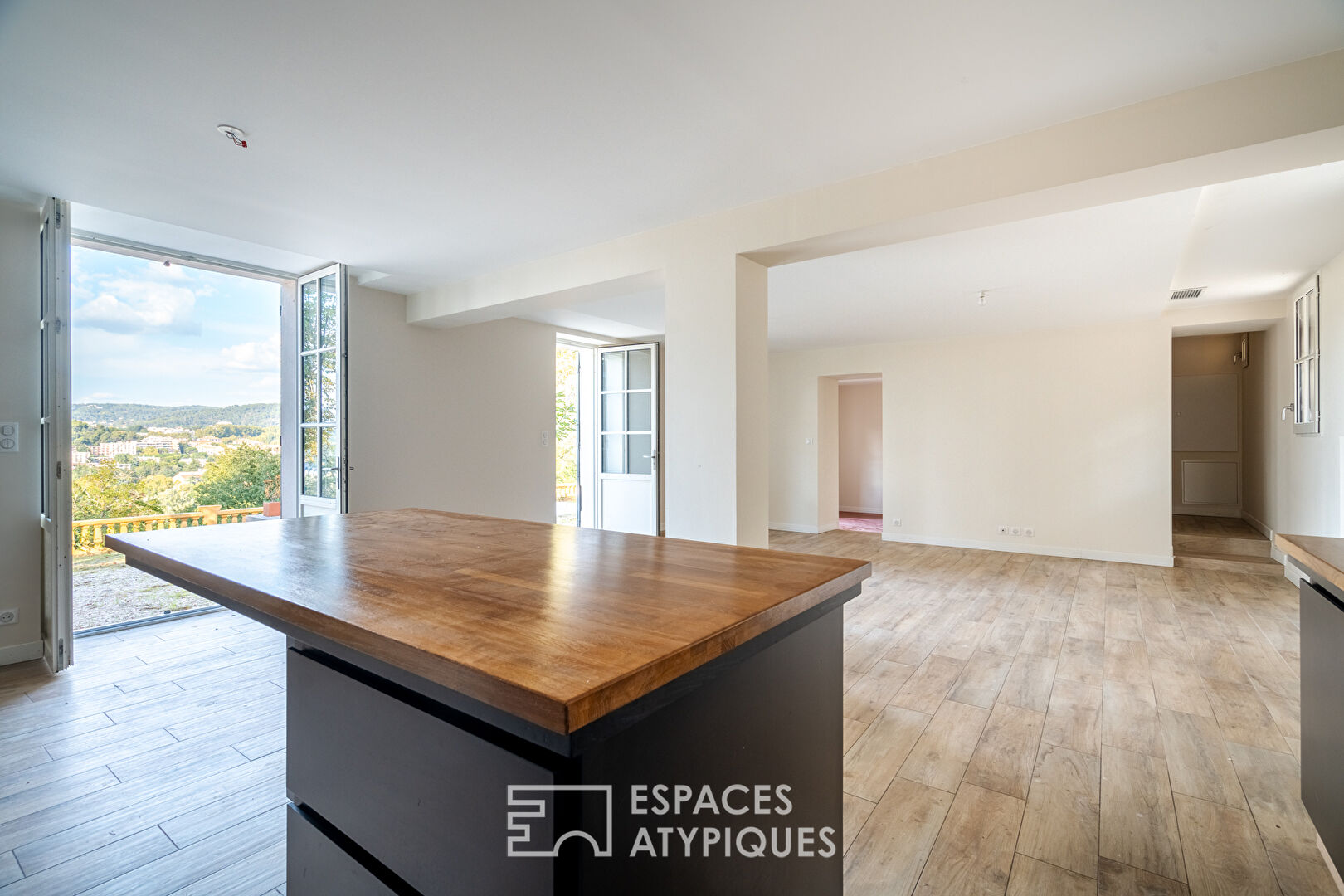 Pavillon de charme début XXe  avec dépendance, quartier Montaiguet