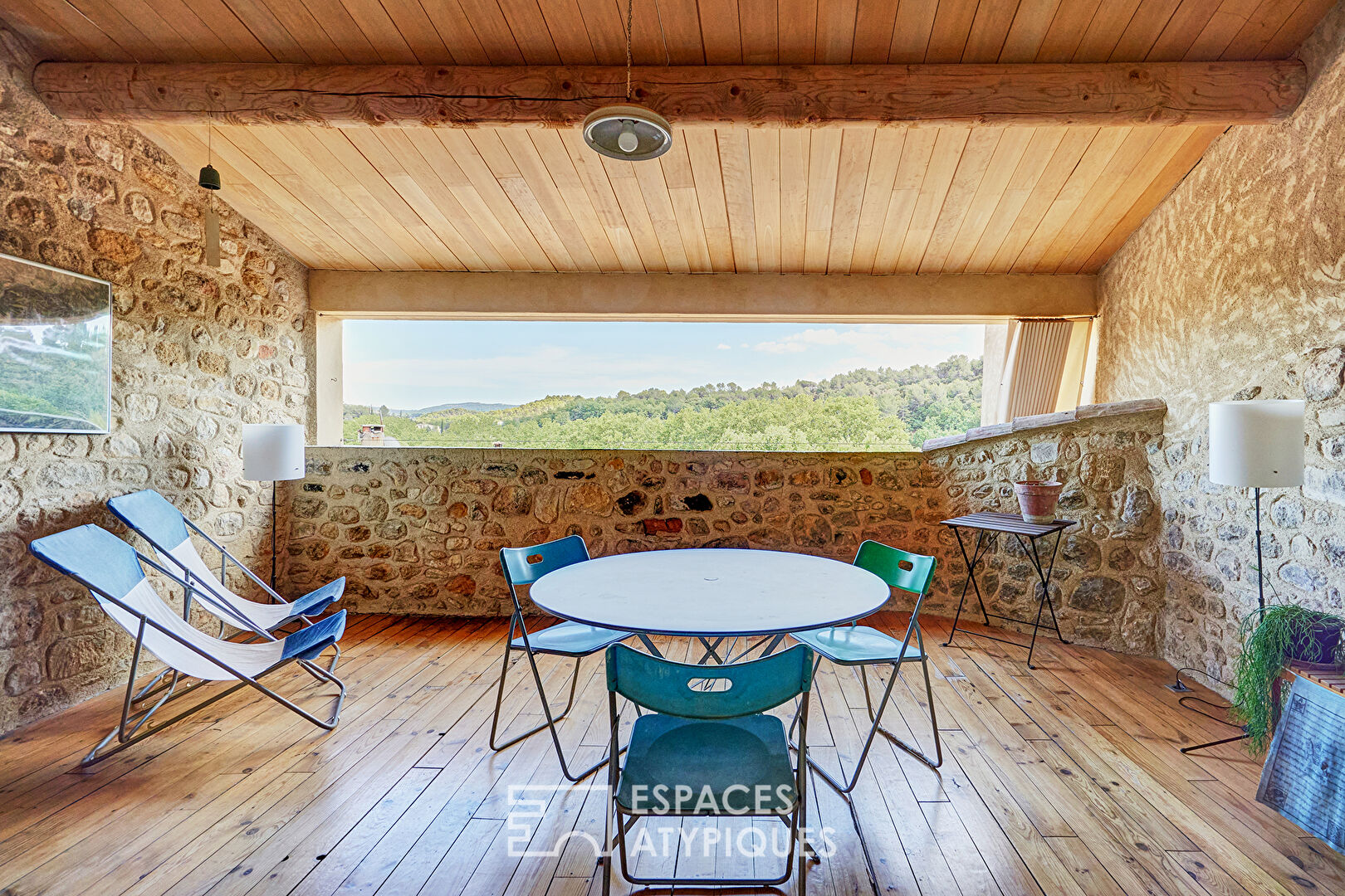 Maison de ville avec terrasse au coeur de la Provence