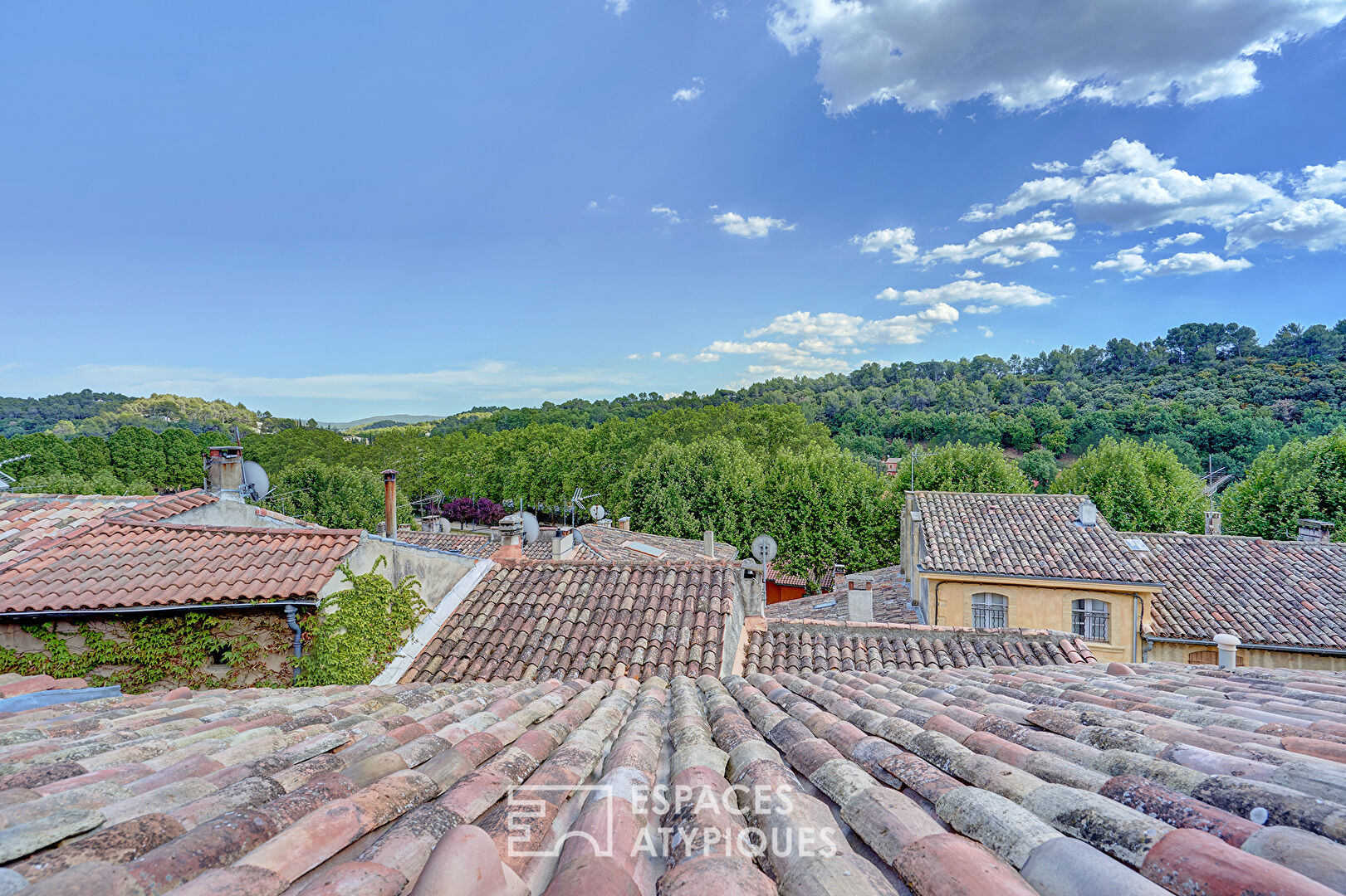 Maison de ville avec terrasse au coeur de la Provence