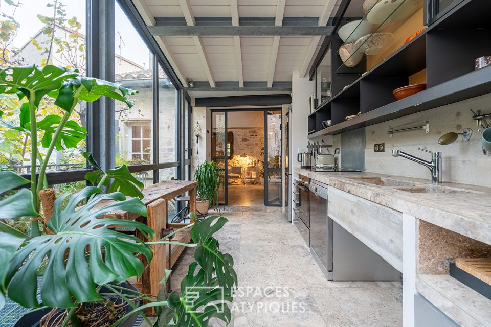 Maison de ville revisitée avec terrasse, patio et dépendance