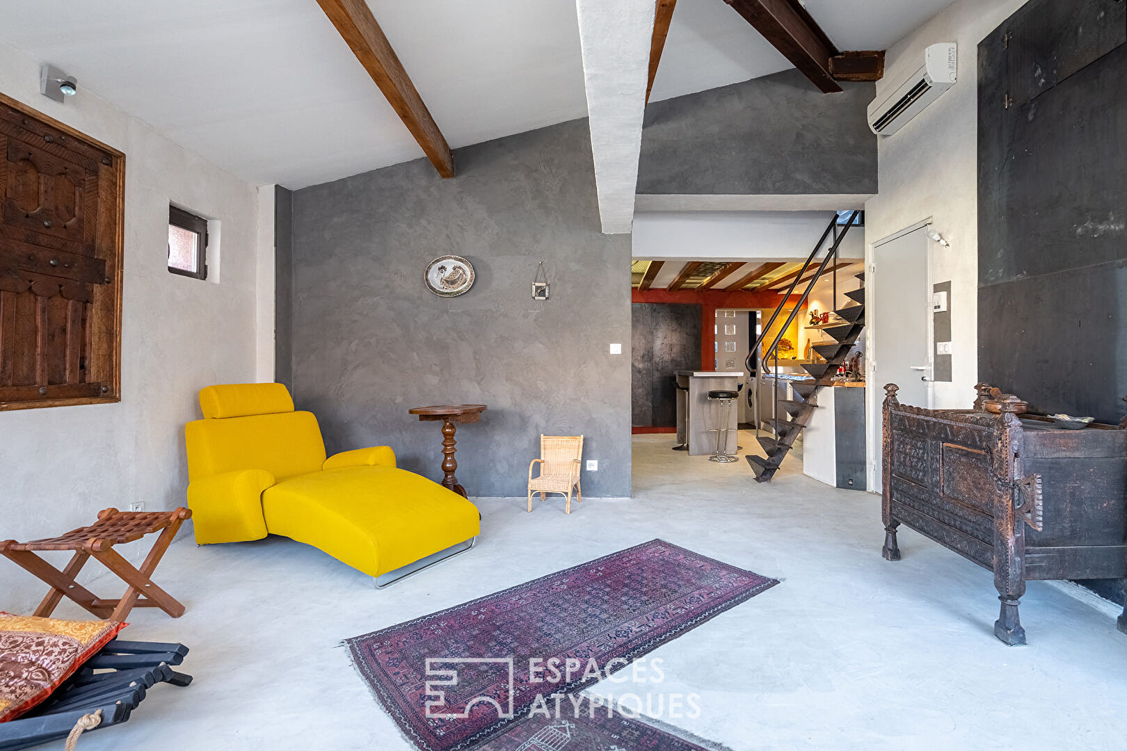 Apartment with patio and balconies in Cassis