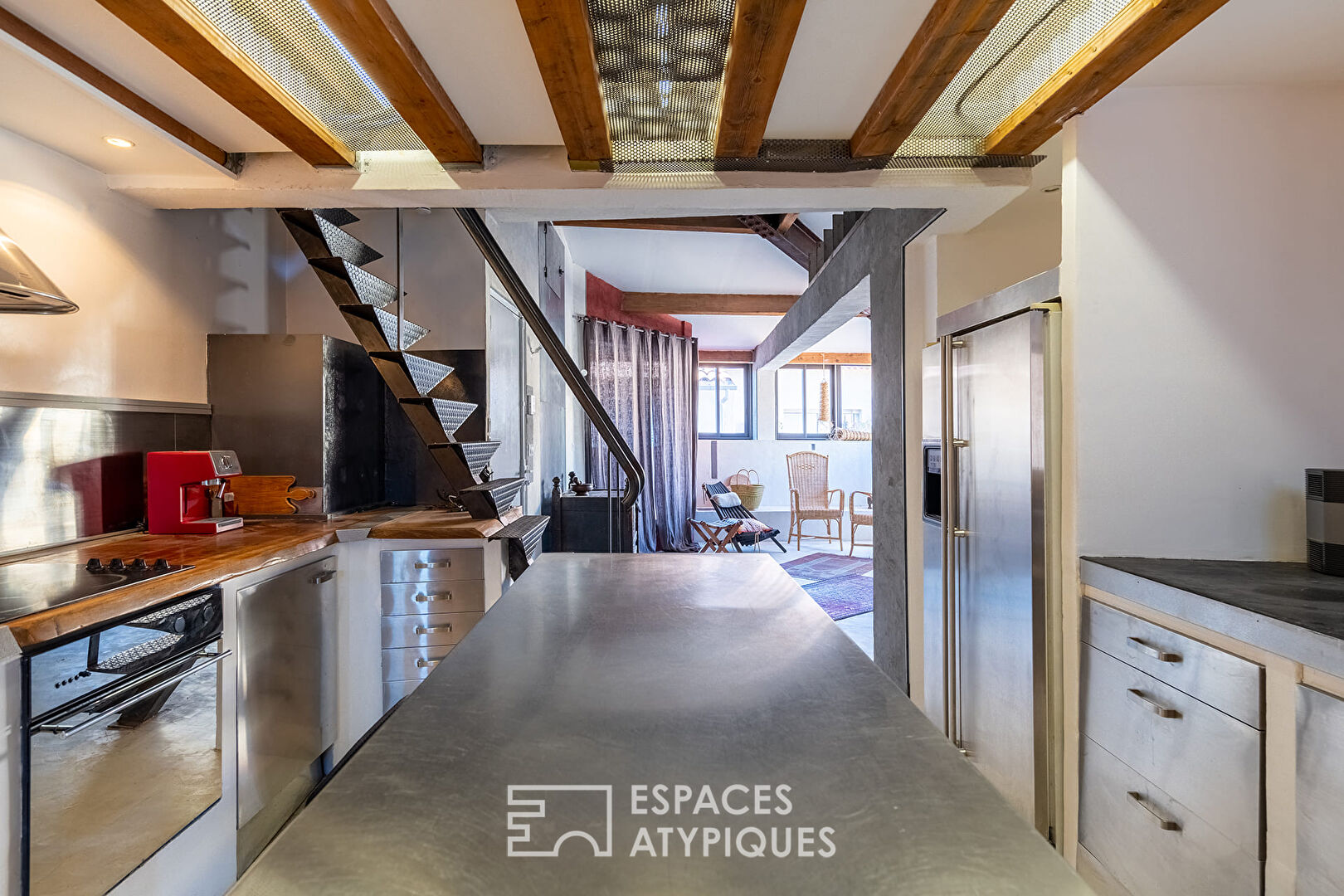 Apartment with patio and balconies in Cassis