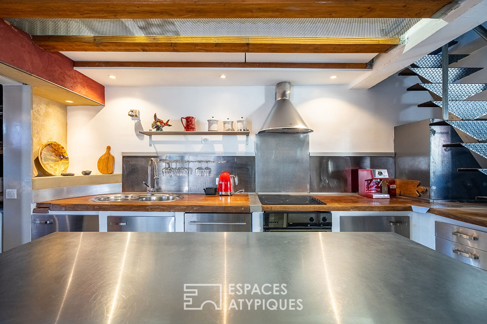 Apartment with patio and balconies in Cassis