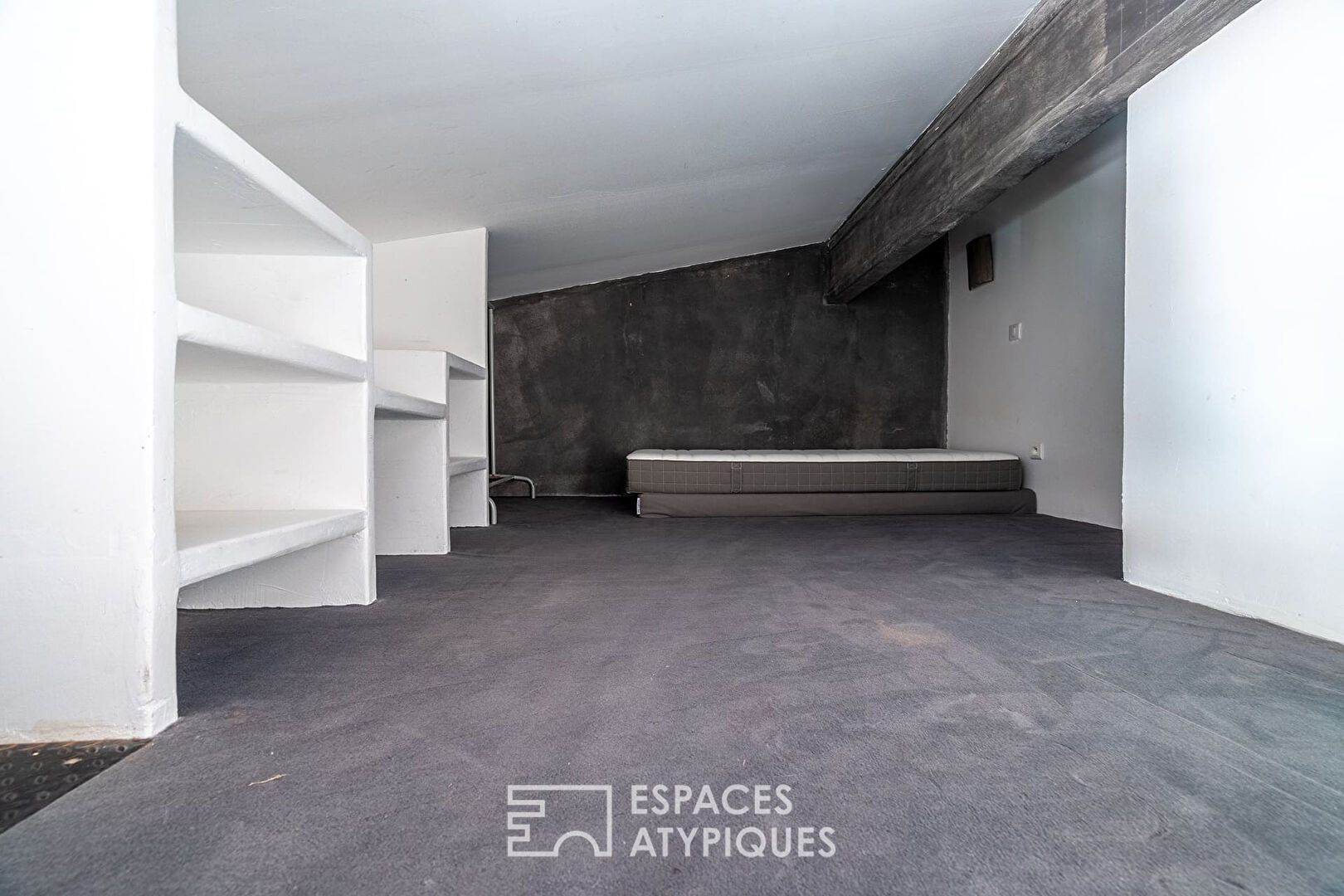 Apartment with patio and balconies in Cassis