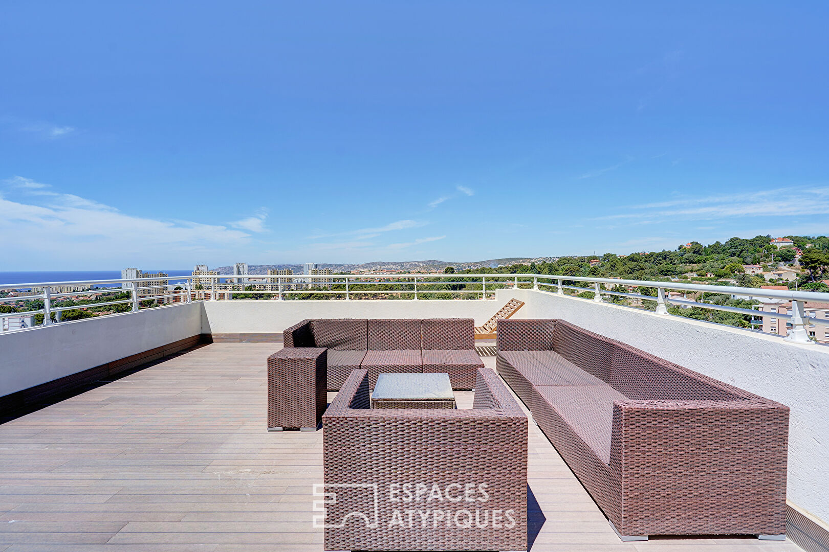 Contemporary house with sea view